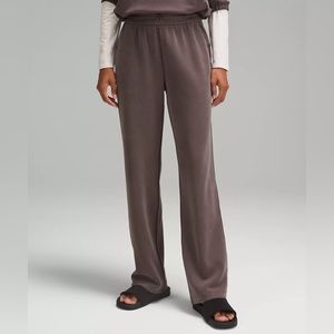 Lululemon Softstreme High-Rise Pant
Regular